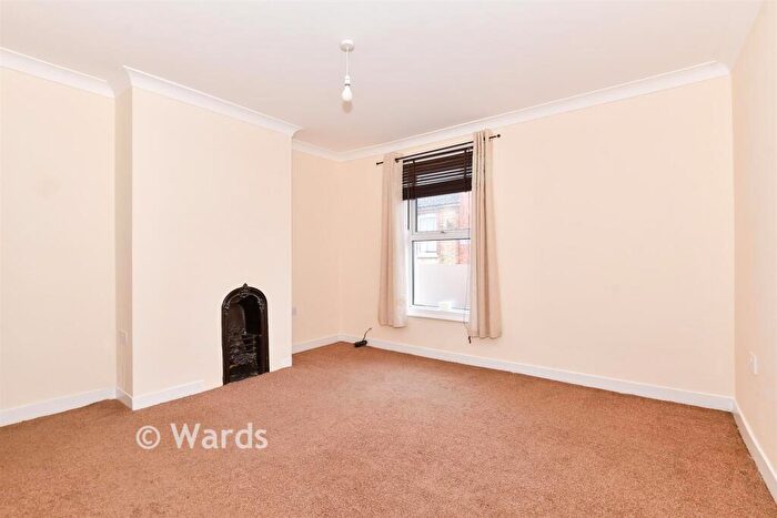 2 Bedroom End Of Terrace House For Sale In Warwick Place, Maidstone, Kent, ME16