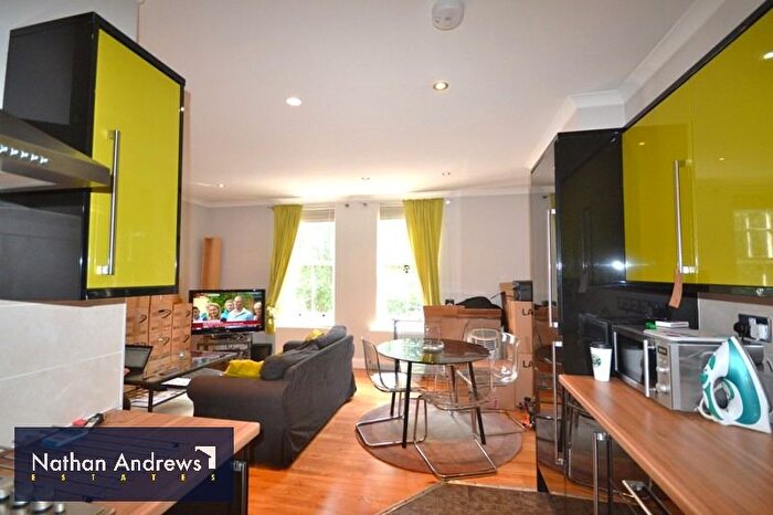 1 Bedroom Flat To Rent In Uxbridge Road, London, Shepherds Bush, W12