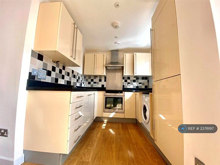 2 Bedroom Flat To Rent In Apollo Apartments, Bristol, BS1