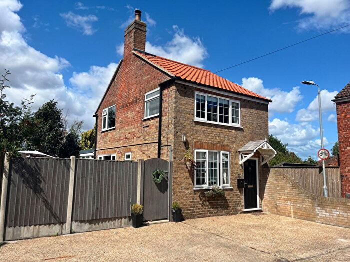 4 Bedroom Detached House For Sale In Commercial Road, Alford, Lincolnshire, LN13