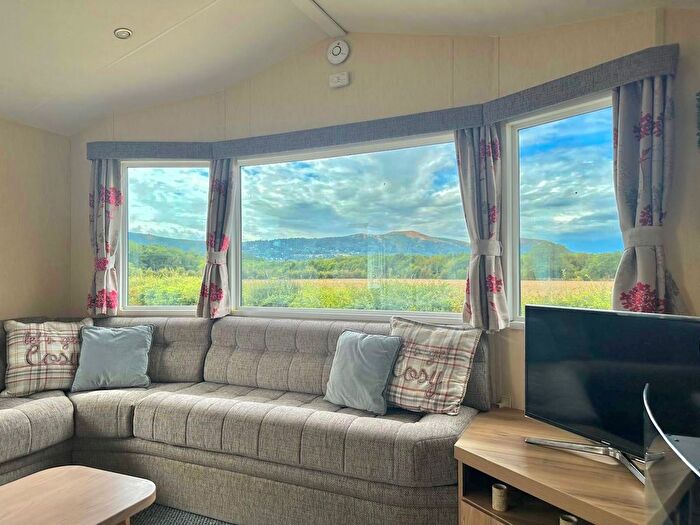 2 Bedroom Mobile/park Home For Sale In Oakmere Park, Hanley Swan, Worcester, WR8