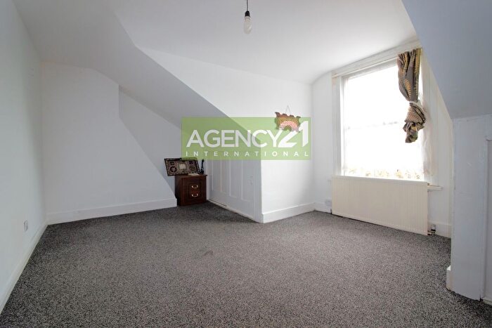 3 Bedroom Maisonette For Sale In Neville Road, Forest Gate, E7