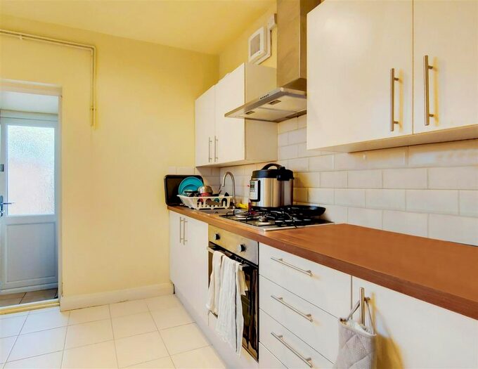 1 Bedroom Maisonette To Rent In Kenmere Gardens, Wembley, HA0