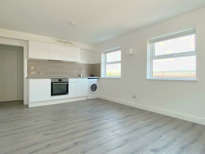 Studio To Rent In Buckingham Place - Modern Studio, BN1