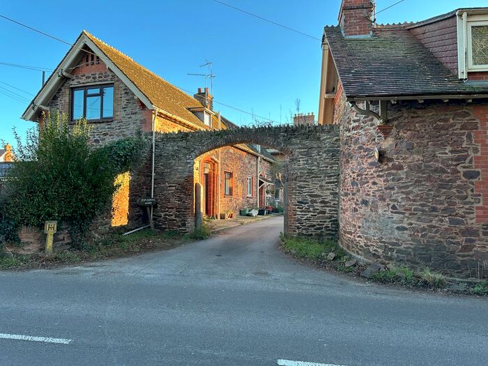 3 Bedroom Flat To Rent In Staplegrove Manor, Staplegrove, Taunton, TA2