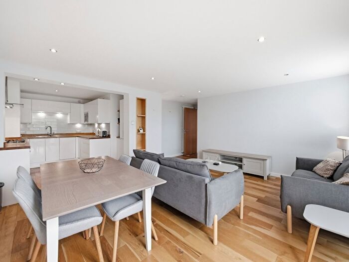 2 Bedroom Flat For Sale In / East London Street, Edinburgh, EH7