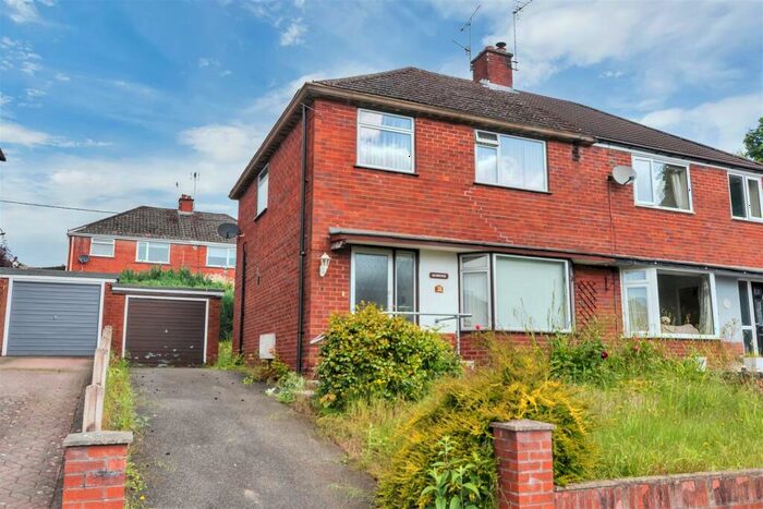 3 Bedroom Semi-Detached House For Sale In Wenfryn Close, Trevor, LL20