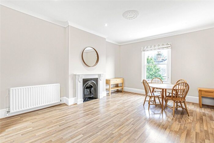 3 Bedroom Flat To Rent In Lambert Road, London, SW2