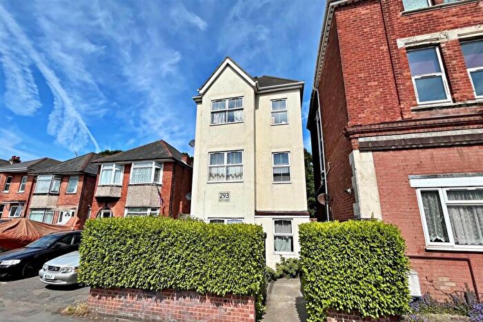 Flat To Rent In Poole, BH14