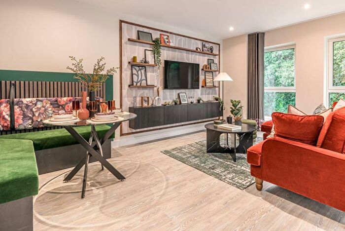 1 Bedroom Flat For Sale In North Gate Park, St Ann's Road, Haringey, N15