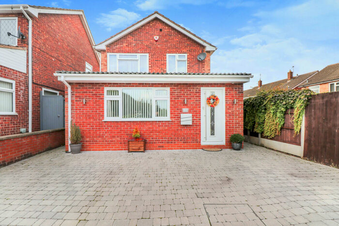 3 Bedroom Detached House For Sale In Milner Close, Bulkington, CV12