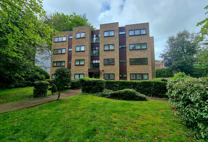 2 Bedroom Flat To Rent In Shannon Court, Croydon, Surrey, CR0