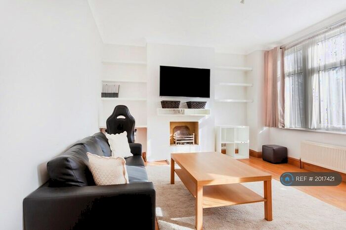 2 Bedroom Flat To Rent In Devonshire Road, London, N13