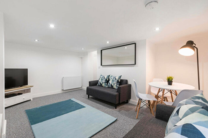 6 Bedroom House To Rent In Brookfield Place, Leeds, LS6
