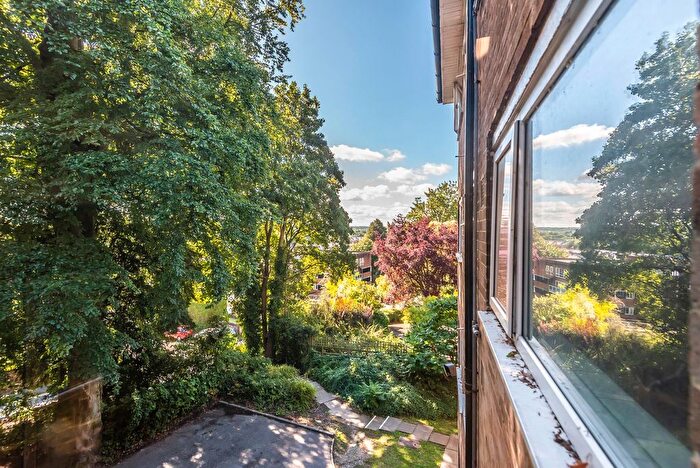 3 Bedroom Flat For Sale In Northlands Drive, Farringdon Court Northlands Drive, SO23