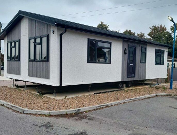 2 Bedroom Mobile/park Home For Sale In Park Lane, Cranbourne Hall, Winkfield, Windsor, SL4