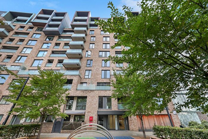 2 Bedroom Flat For Sale In Peartree Way, SE10