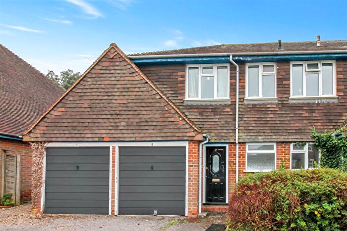 2 Bedroom Maisonette To Rent In Albury Road, Guildford, GU1