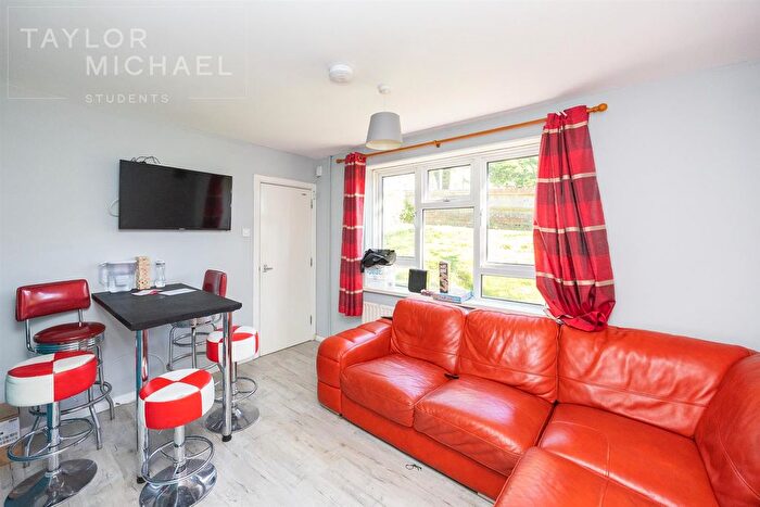 4 Bedroom Semi-Detached House To Rent In Elm Grove, Brighton, BN2