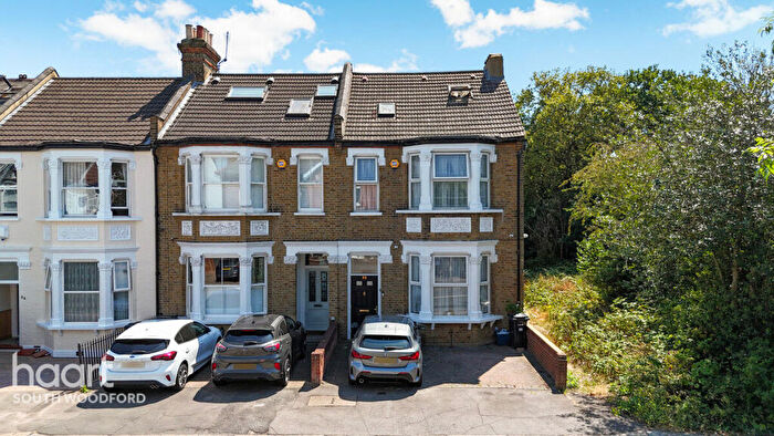 6 Bedroom End Of Terrace House For Sale In Chelmsford Road, South Woodford, E18