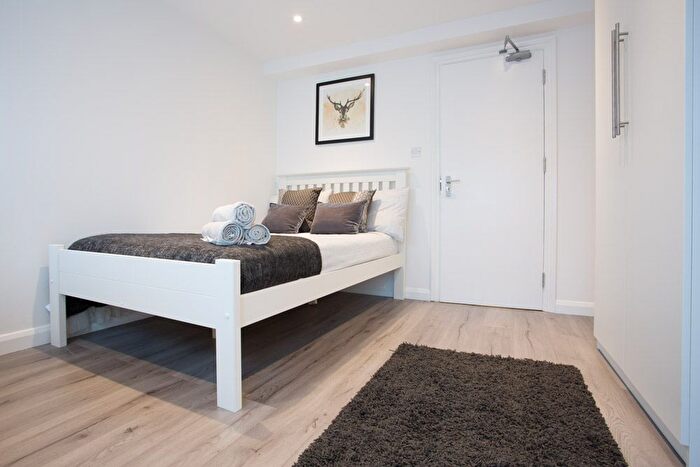 2 Bedroom Flat To Rent In Newington Butts, London, SE11