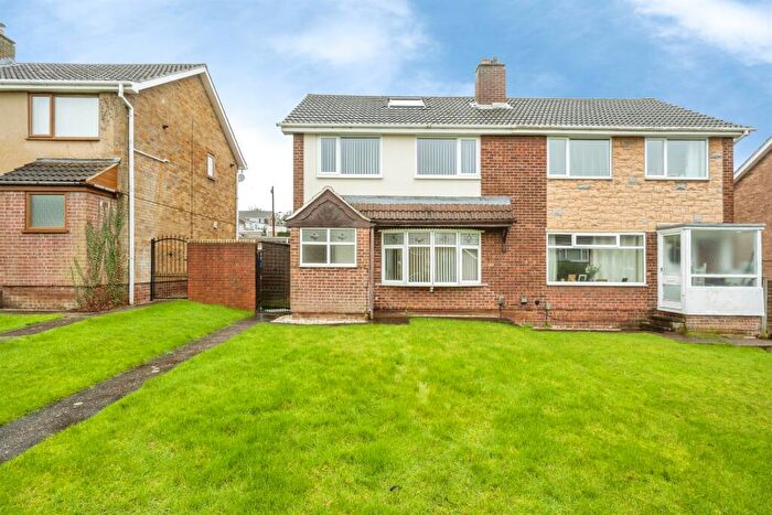 3 Bedroom Semi Detached House For Sale In Lockton Way, Conisbrough, Doncaster, DN12