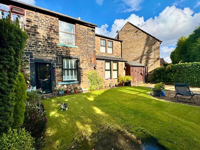 3 Bedroom End Of Terrace House For Sale In Sandhole Lane, Rochdale, Greater Manchester, OL11
