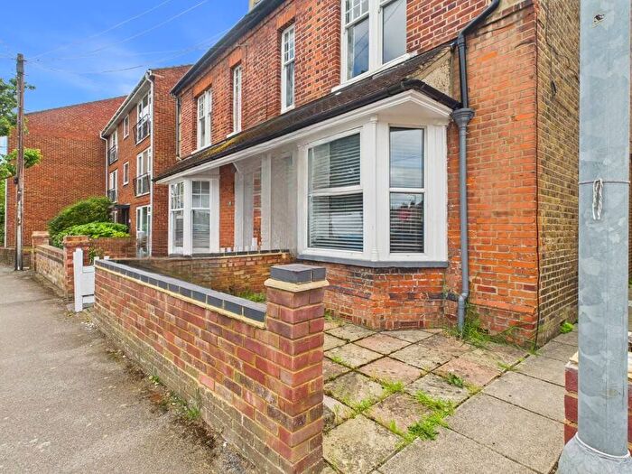2 Bedroom Maisonette For Sale In Springfield Road, Windsor, Berkshire, SL4