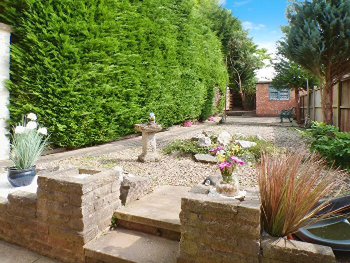 3 Bedroom Semi-Detached House For Sale In Harborough Road, Oadby, LE2