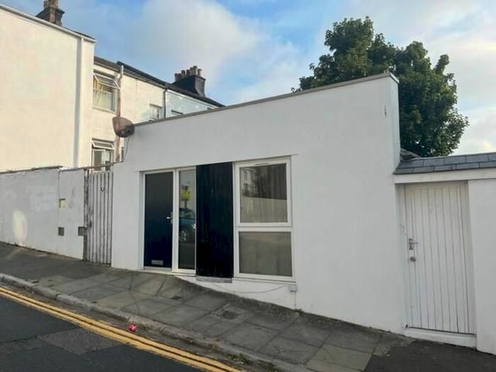 2 Bedroom Property To Rent In Park Crescent Road, Brighton, BN2