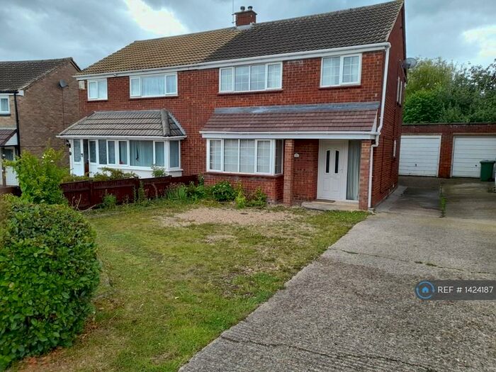 3 Bedroom Semi-Detached House To Rent In Milton Keynes, Milton Keynes, MK3