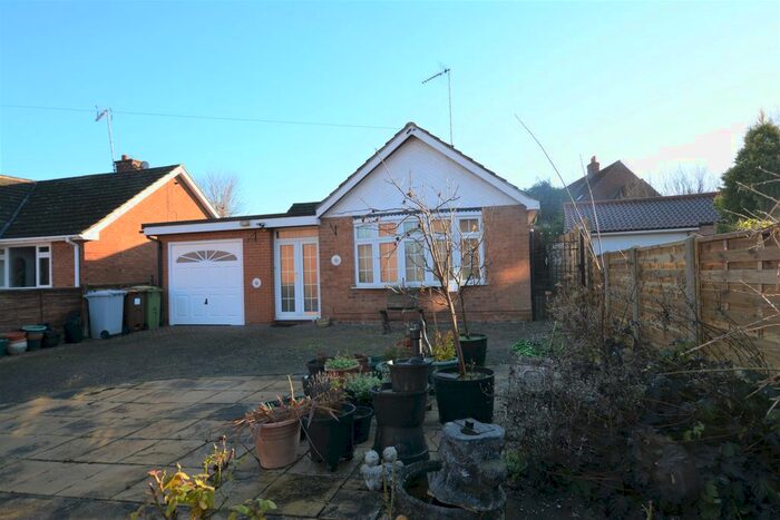 2 Bedroom Detached Bungalow For Sale In Back Lane, Halam, Newark NG22
