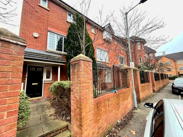 4 Bedroom Town House To Rent In New Barns Avenue, Chorlton, M21