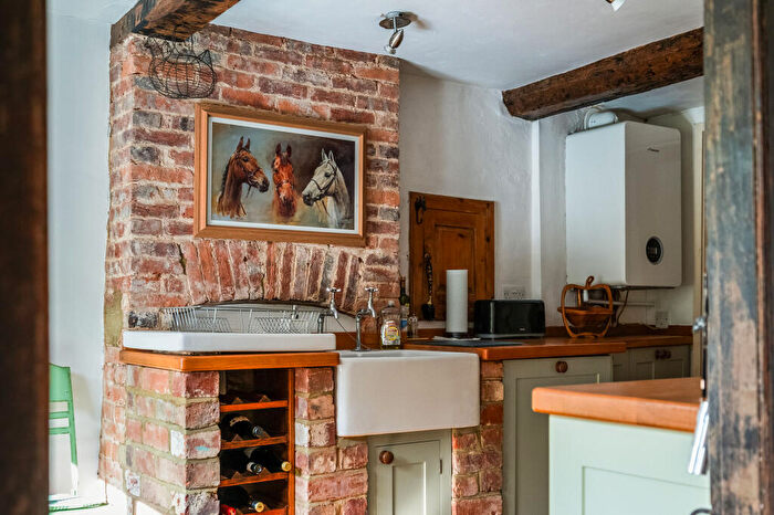 2 Bedroom Cottage For Sale In Banbury Road, Wardington, OX17