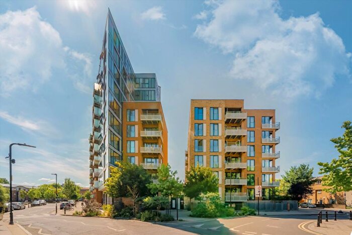 2 Bedroom Flat For Sale In Lee Street, Hackney, E8