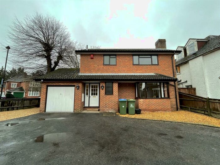 3 Bedroom Detached House To Rent In Westridge Road, Portswood, Southampton, SO17