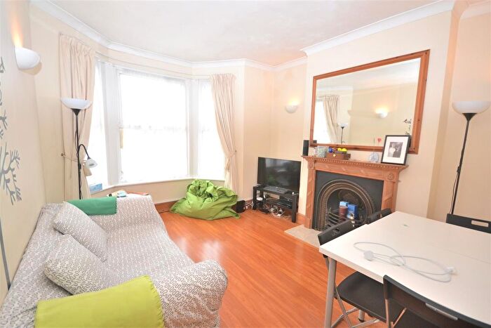 2 Bedroom Flat To Rent In Hartfield Crescent, London, SW19
