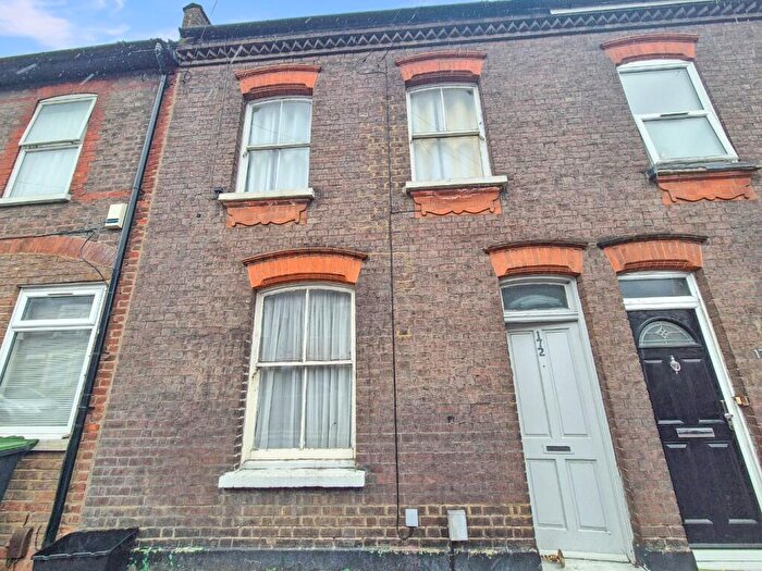 3 Bedroom Terraced House For Sale In High Town Road, Luton, Bedfordshire, LU2