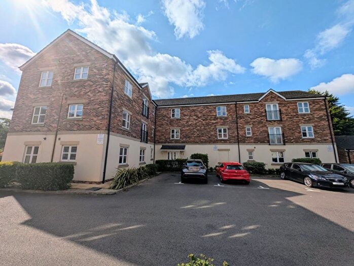 2 Bedroom Flat To Rent In Temple Court, Wakefield, West Yorkshire, WF1