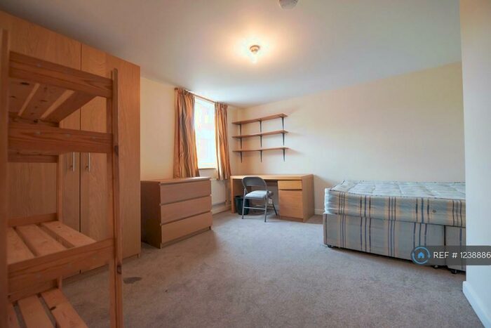 5 Bedroom End Of Terrace House To Rent In Blenheim Gardens, Reading, RG1