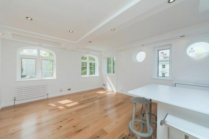 1 Bedroom Flat To Rent In Lansdowne Crescent, London, W11