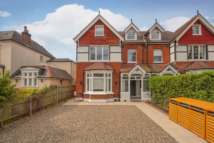 2 Bedroom Flat To Rent In Cranes Park, Surbiton, KT5