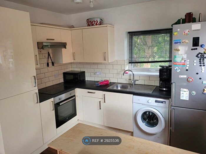 2 Bedroom Flat To Rent In Kathleen Court, Gosport, PO12