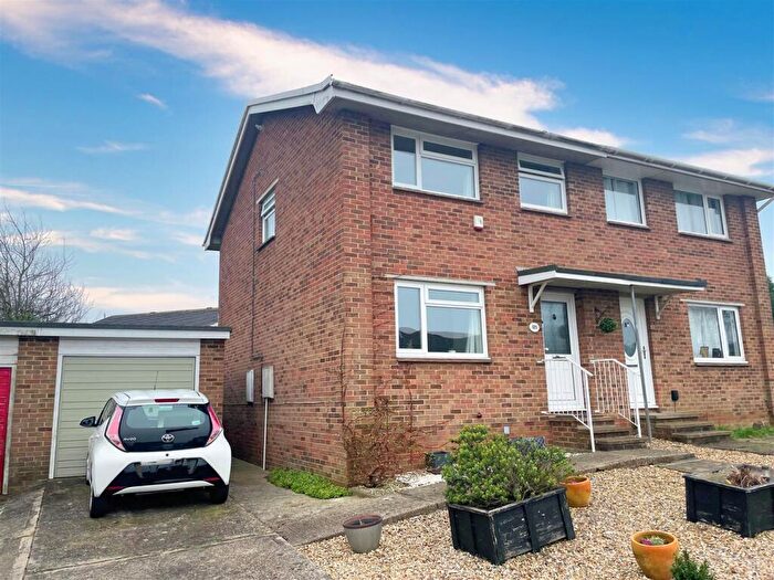 3 Bedroom Semi Detached House For Sale In Perowne Way, Sandown, PO36