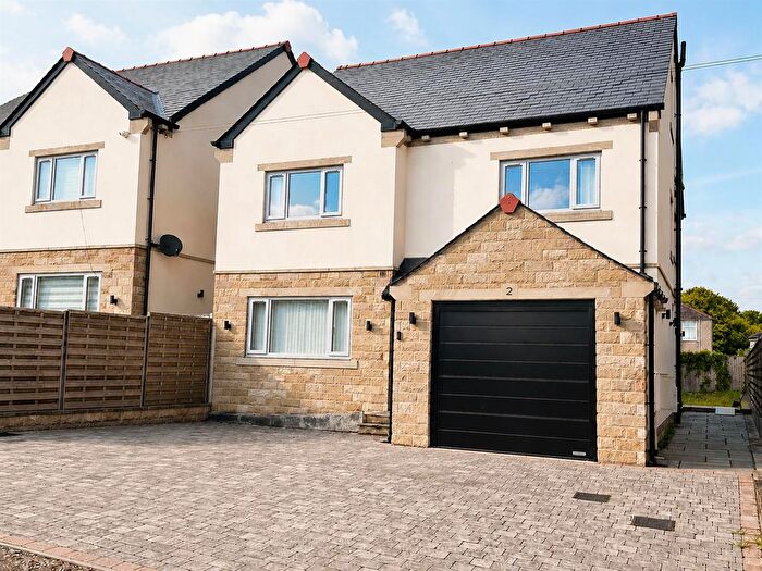 5 Bedroom Detached House To Rent In Moorview Villas, Westfield Lane, BD18
