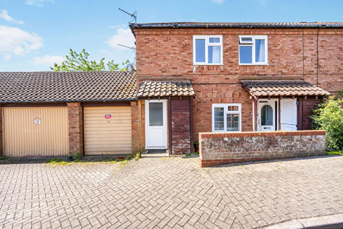 2 Bedroom Flat To Rent In Barbers Mews, Neath Hill, Milton Keynes, MK14