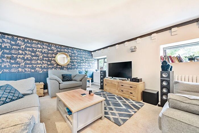 3 Bedroom Barn Conversion For Sale In Rocombe Court, Stokeinteignhead, TQ12