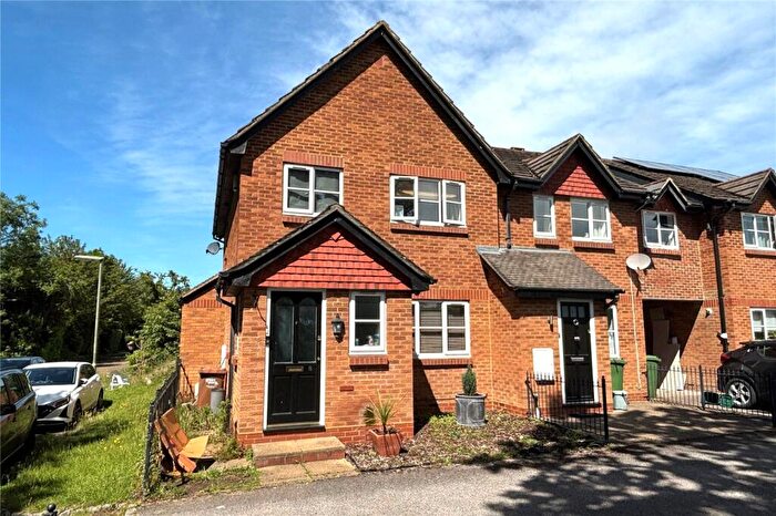 3 Bedroom End Of Terrace House For Sale In Acer Drive, West End, Woking, Surrey, GU24