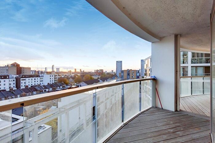 1 Bedroom Apartment To Rent In Trinity Tower, Quadrant Walk, E14