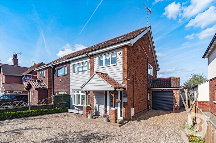 5 Bedroom Semi-Detached House For Sale In Brentwood Road, Ongar, Essex, CM5